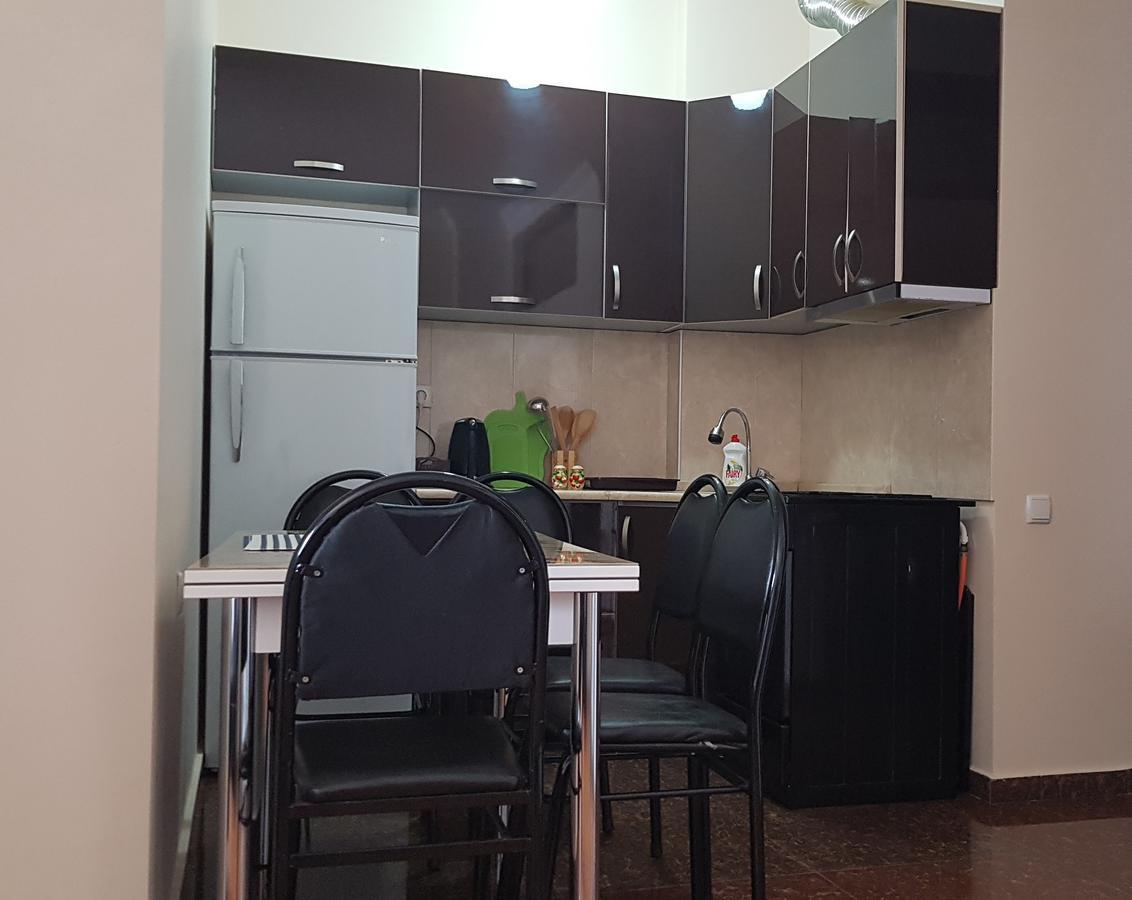 Apartment In Front Of Mcdonald'S Batumi Exterior photo