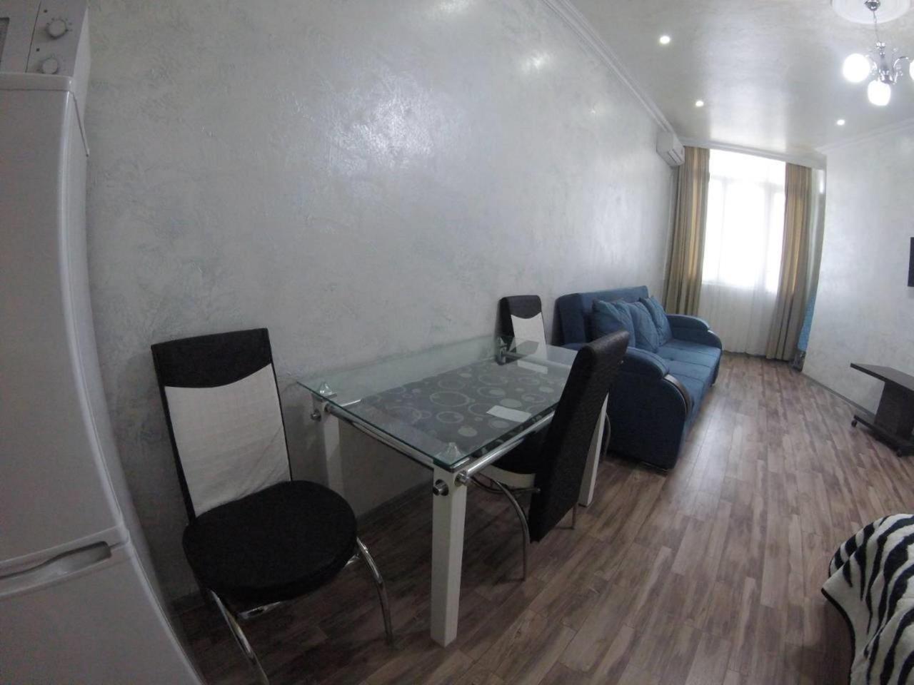 Apartment In Front Of Mcdonald'S Batumi Exterior photo