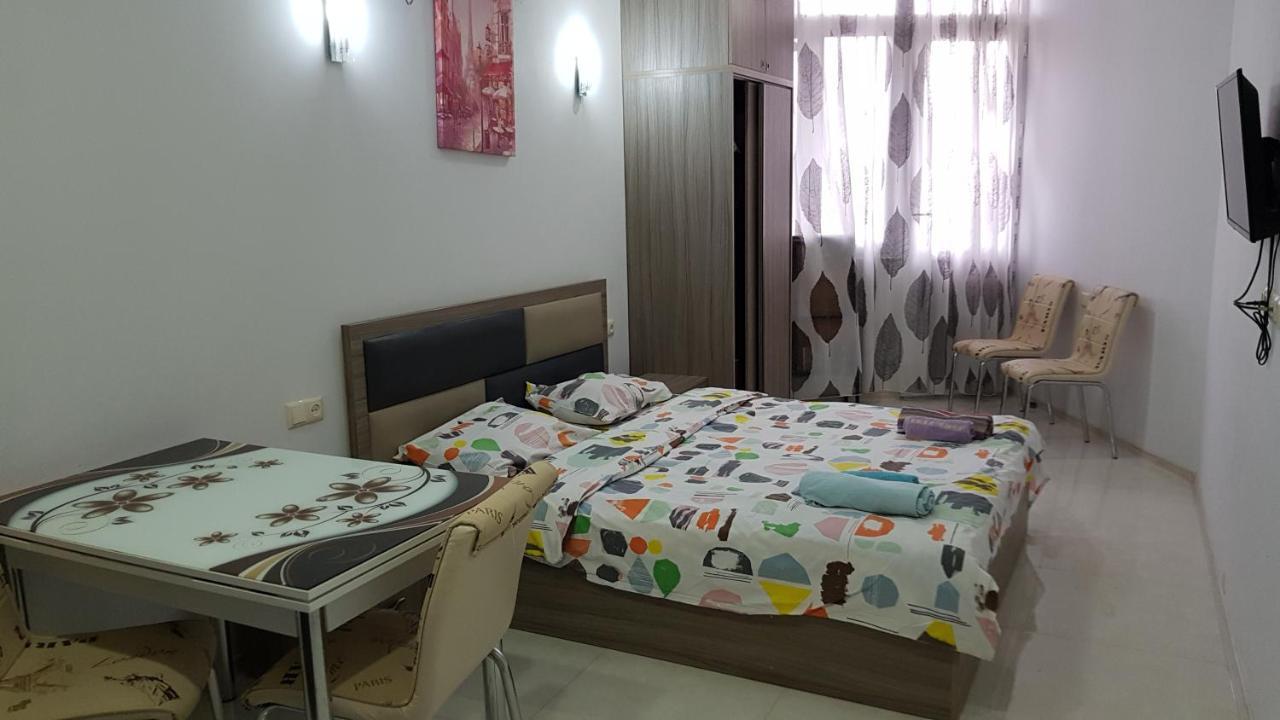 Apartment In Front Of Mcdonald'S Batumi Exterior photo