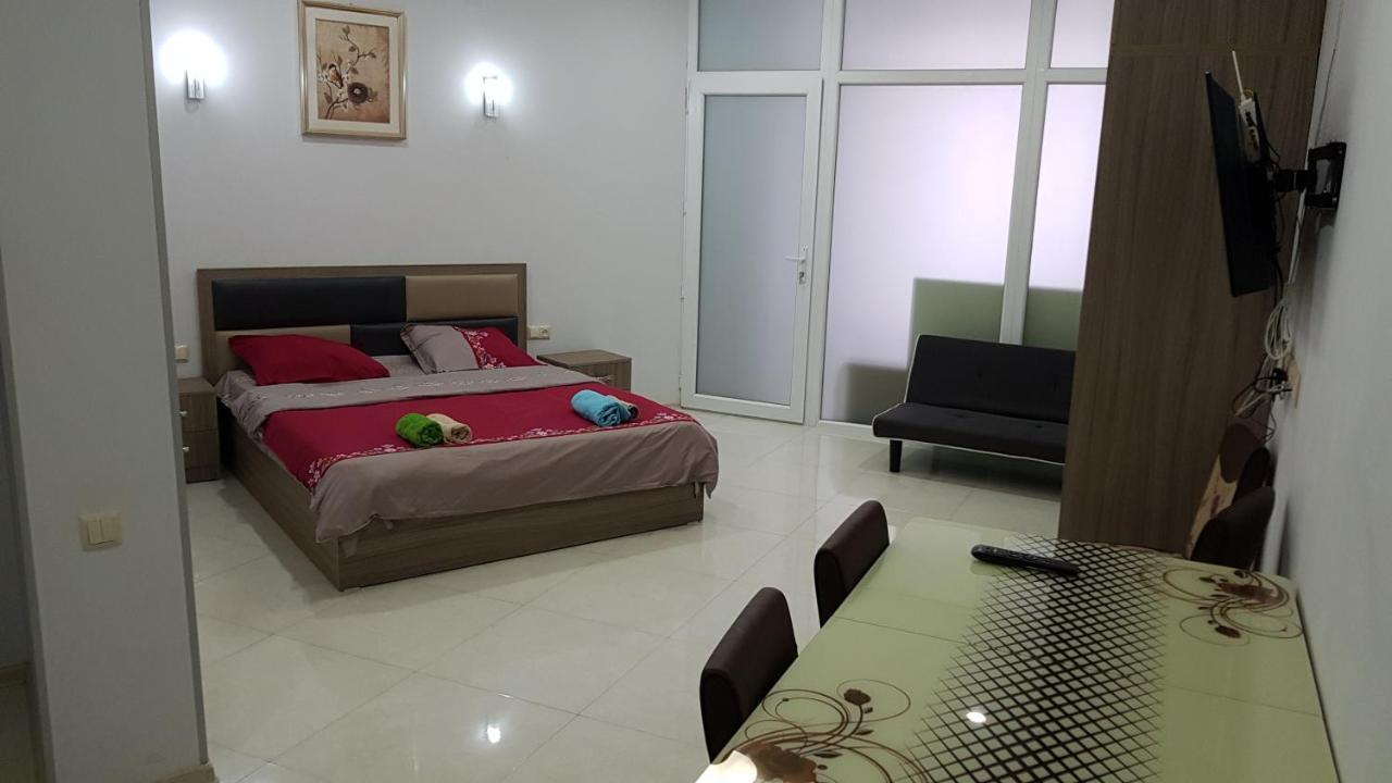 Apartment In Front Of Mcdonald'S Batumi Exterior photo